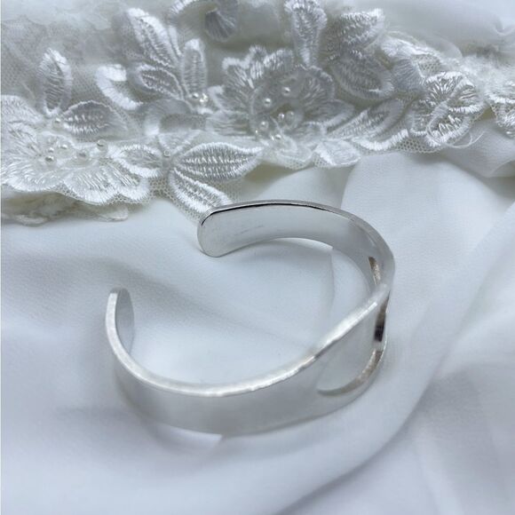 New Bridge Sterling Silver Bracelet - Picture 9 of 9